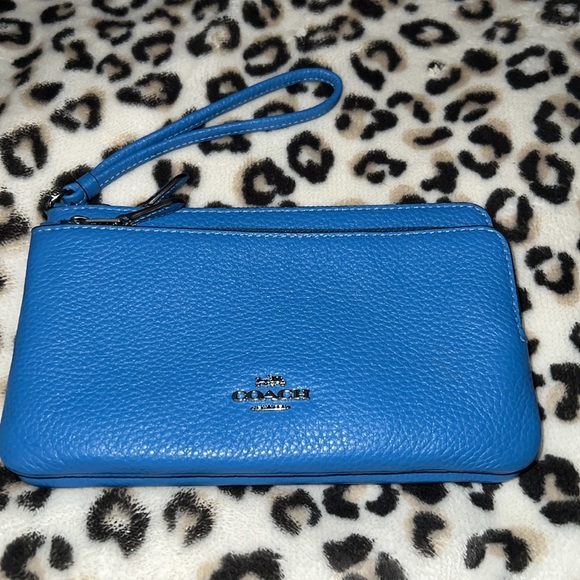 Blue coach double zip wallet. Excluded from sales/promotions 🧿 - Picture 2 of 10